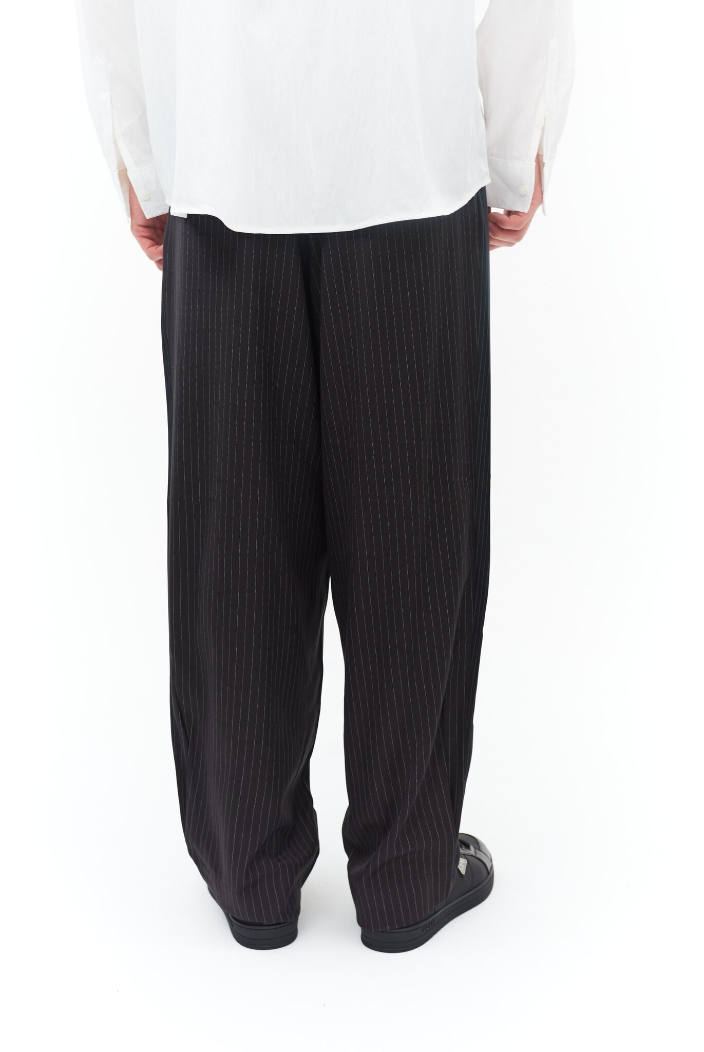 Черные брюки в полоску YOUNGMIN