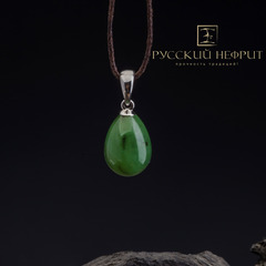 Зелёная подвеска "Genesis" из нефрита и серебра.