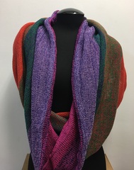 Стильный и уютный полосатый шарф-снуд на два оборота.  Шарф связан на нашем производстве в Санкт-Петербурге. Единственный экземпляр.