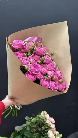 Букет из кустовой пионовидной розы