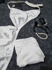 Атлас-стрейч молочный