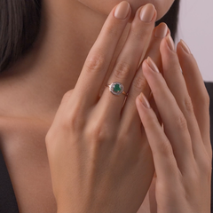 Кольцо круглое из золота 585 пробы с агатом и фианитами