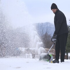 Снегоуборщик Greenworks GD40SSK5 40V (30см) аккумуляторный, с АКБ 5 А/ч и ЗУ