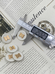 Пуговицы текстильные белые с золотом