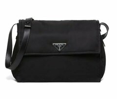 Сумка через плечо Prada из стеганого нейлона