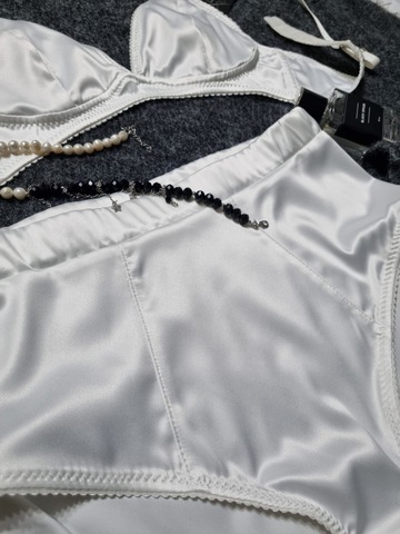 Атлас-стрейч молочный