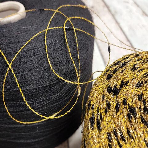 Меринос с люрексом и шишибриками NODINO LUREX 900 горчица с золотом