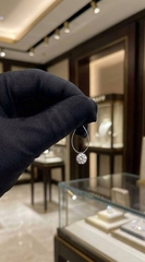 cvd-brilliant-0-5-1ct-karat-na-leske-nevidimke-s-zamkami-iz-belogo-zolota-750-proby