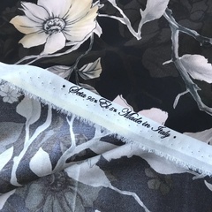 Ткань шелк матовый с эластаном бежевые цветы на черном фоне 1091