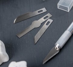 Набор инструментов для украшения кондитерских изделий: держатель, 4 насадки, щипцы