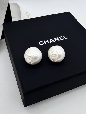 Серьги пусеты круглые style by CHANEL белый перламутр