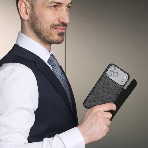 Чехол-книжка кожаная для iPhone 17 Pro Max, страус черного цвета