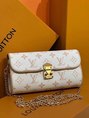 Клатч Louis Vuitton Camille