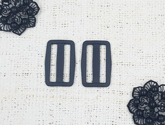 Пряжка двухщелевая, пластик 3,7 см, чёрный