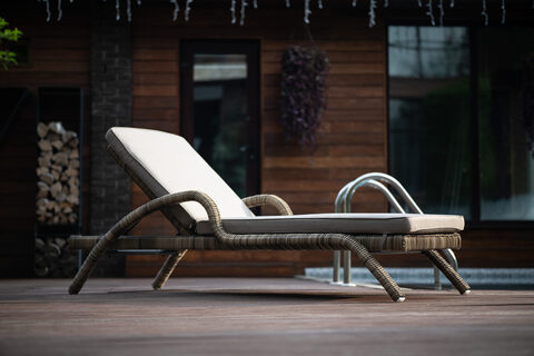 Шезлонг-лежак Besta Fiesta FIJI из искусственного ротанга, бежево-коричневый