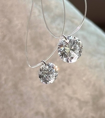 cvd-brilliant-0-5-1ct-karat-na-leske-nevidimke-s-zamkami-iz-belogo-zolota-750-proby