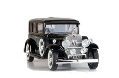 Cadillac V16 LWB Imperial Sedan Al Capone 1930 IXO Museum Collection 1:43