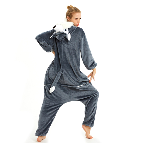 Волк взрослый. Дефект: пятно