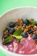 АСАИ БОУЛ С ДОМАШНЕЙ ГРАНОЛОЙ И ГОЛУБИКОЙ