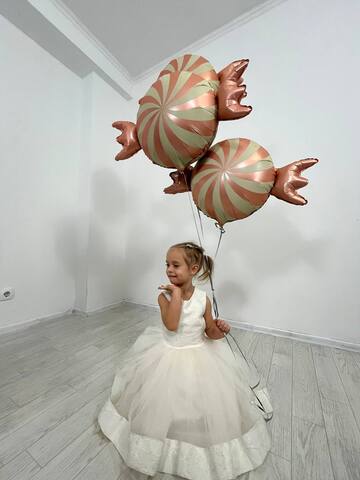 Шары в фонтане 