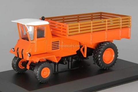 Tractor SSh-75 Taganrozhets orange 1:43 Hachette #80