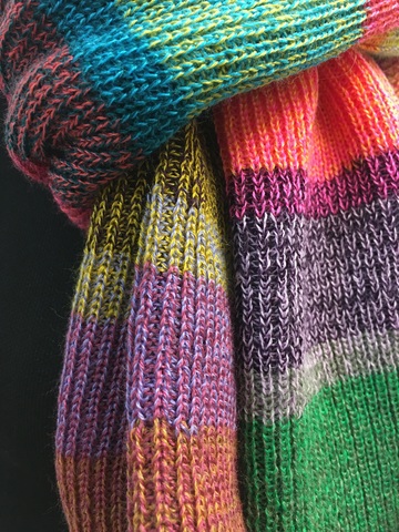Классический объемный двойной шарф с разноцветными полосками