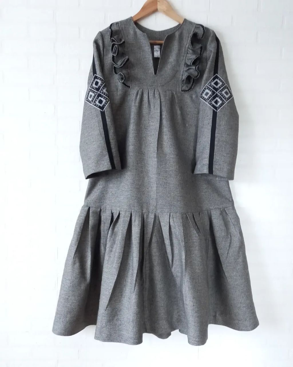Фаина. Платье льняное миди с вышивкой PL-421107