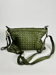 Женская сумка-клатч из натуральной кожи оливкового цвета