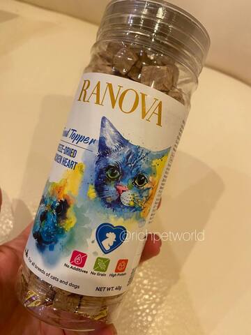 Лакомство Ranova для СОБАК и КОШЕК - топпинг (в виде мягких кубиков) из сублимированных куриных сердечек, 40г