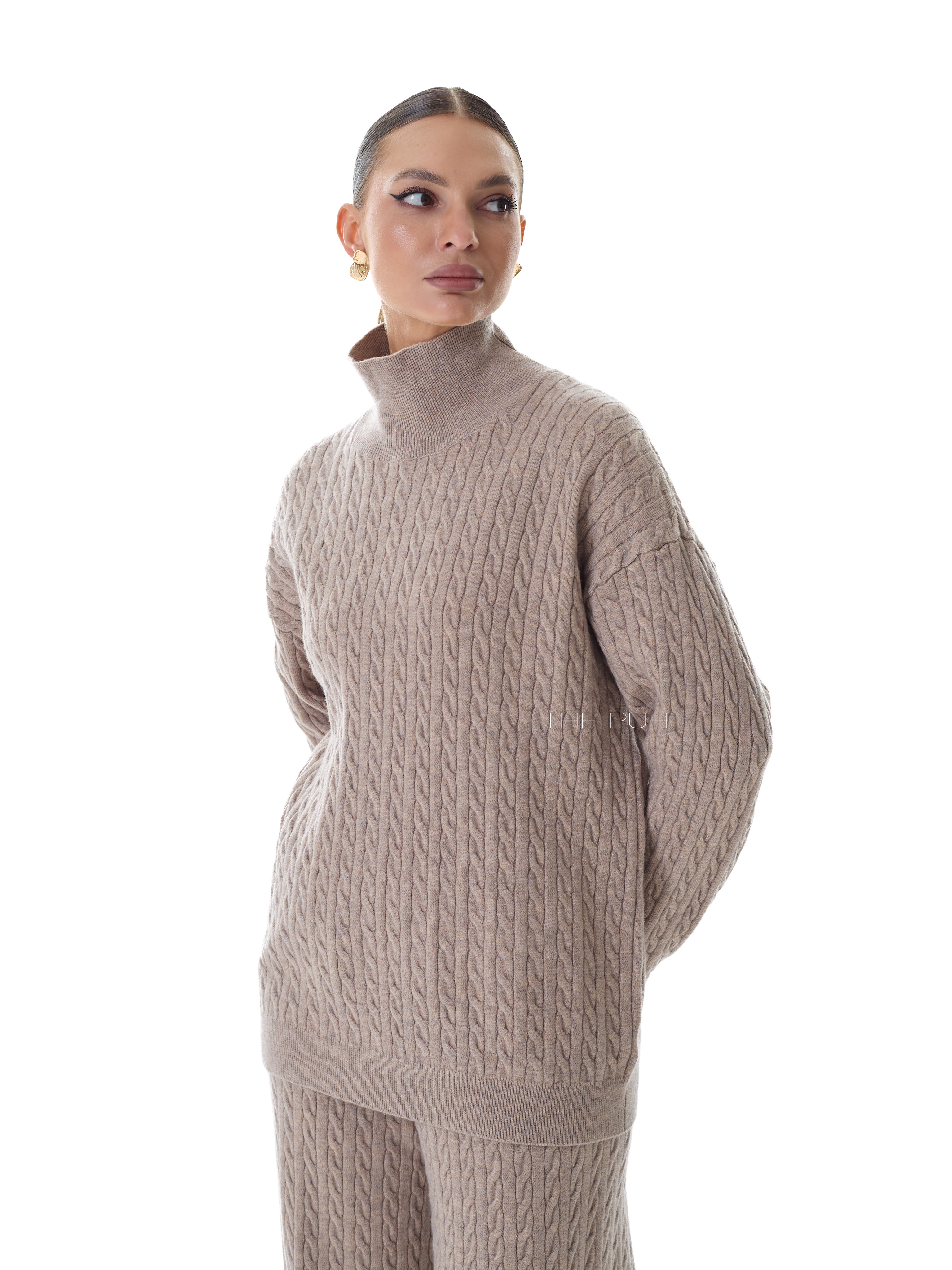 Трикотажный костюм цвета капучино в косичку