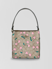 Сумочка 01-11 квадратная с принтом из вишен и ремешком в комплекте