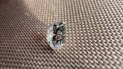 cvd-brilliant-0-5-1ct-karat-na-leske-nevidimke-s-zamkami-iz-belogo-zolota-750-proby