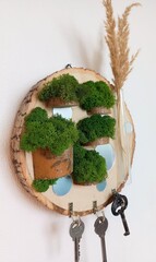 Круглая деревянная ключница