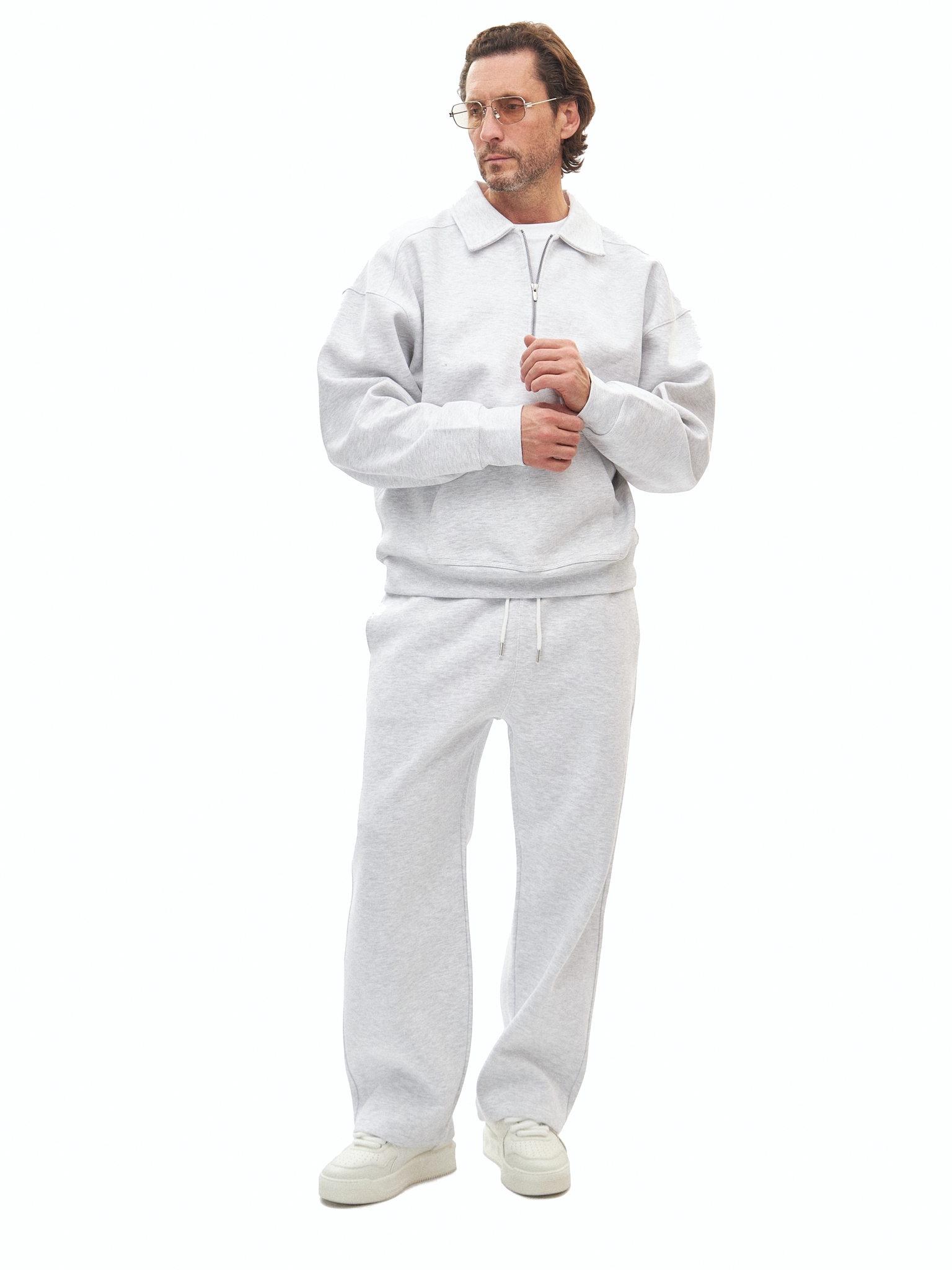 Светло-серый спортивный костюм Laine 02