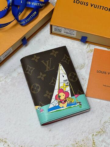 Обложка для паспорта Louis Vuitton Vivienne