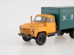 GAZ-52 GZSA-3704 van Bread late grille green-yellow 1:43 Start Scale Models (SSM)