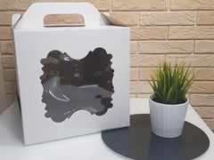 Коробка для торта с ручкой 300*300*300 2 фигурных окна