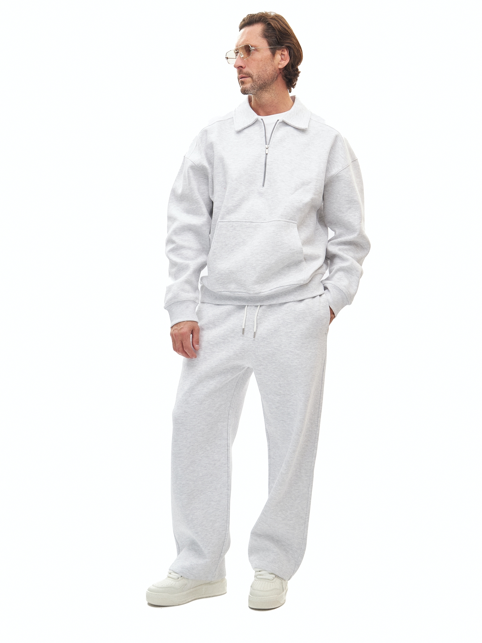 Светло-серый спортивный костюм Laine 02