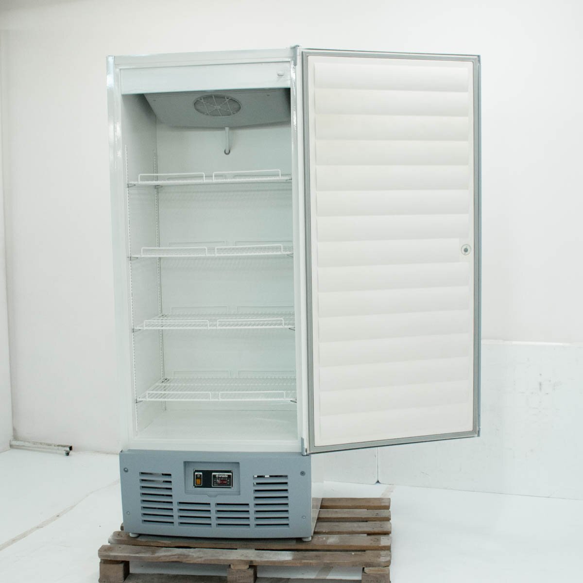 шкаф холодильный с двойным остеклением