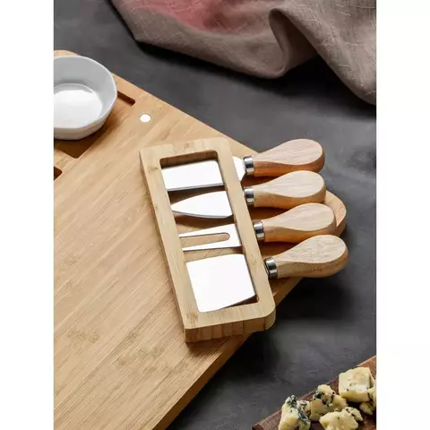Набор для подачи сыра «Маасдам», 4 ножа, соусник, бамбук