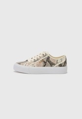 Кеды женские GUESS JLOVE