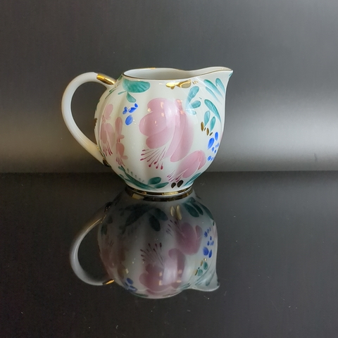 Молочник фарфоровый заварочный из сервиза "Тюльпаны", автор формы С.Е. Яковлева, автор рисунка Л.И. Григорьева, роспись, ЛФЗ, винтаж СССР 1970-1990 гг