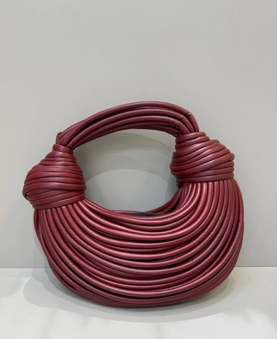 stilnaya-sumka-klatch-ovalnaya-cvet-marsala-v-stile-bottega