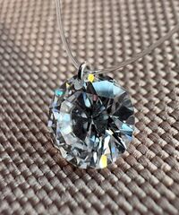 cvd-brilliant-0-5-1ct-karat-na-leske-nevidimke-s-zamkami-iz-belogo-zolota-750-proby