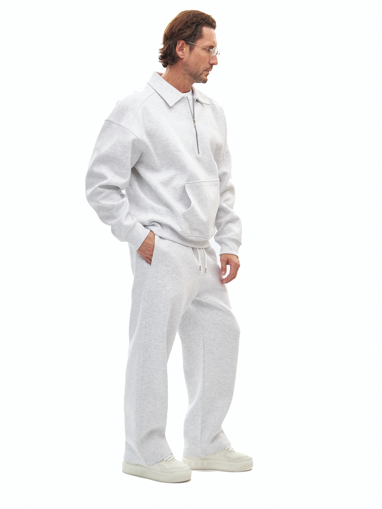 Светло-серый спортивный костюм Laine 02