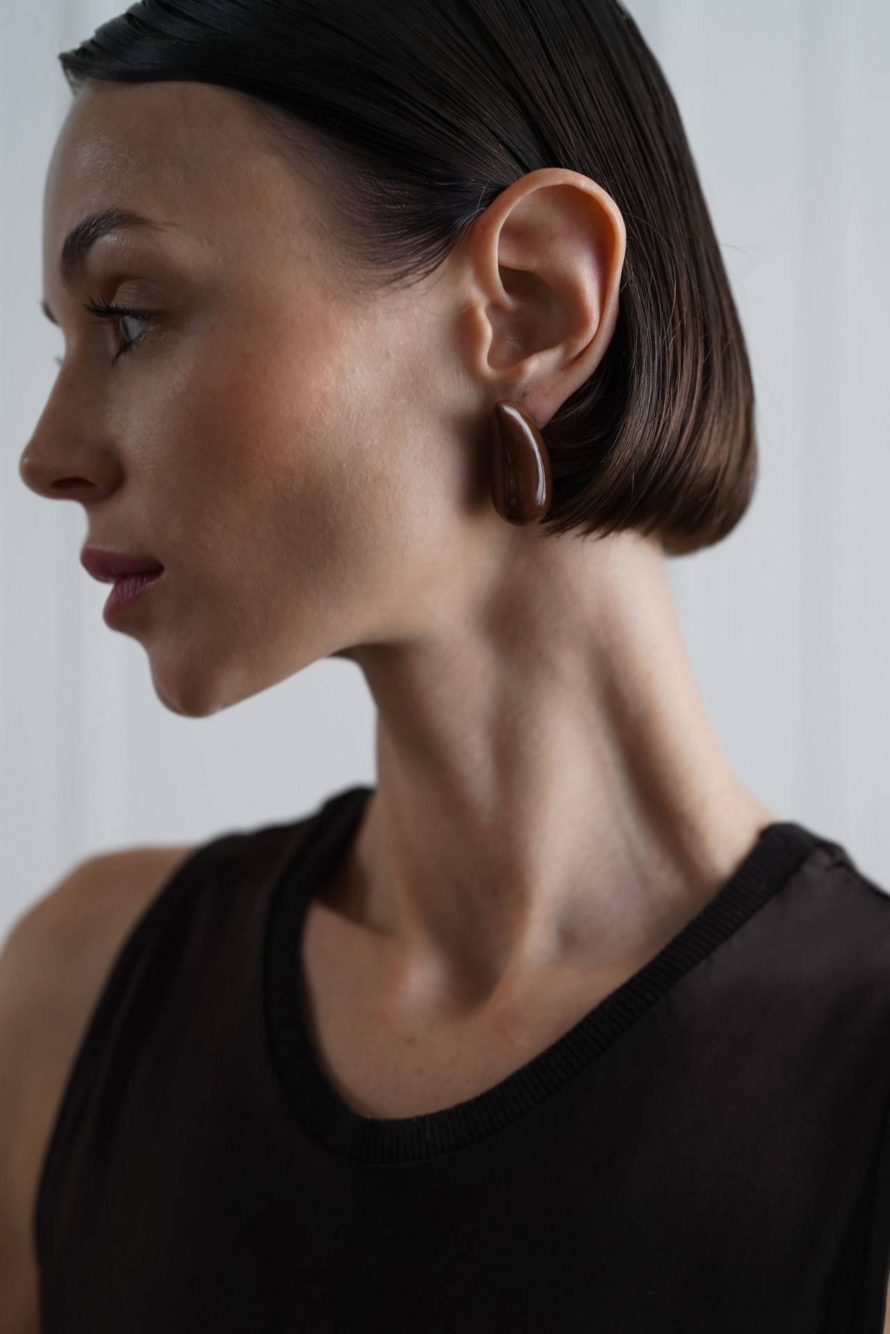 Серьги в форме лепестков с глянцевым покрытием