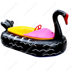 Электрическая бамперная лодка «Чёрный лебедь» на пульте