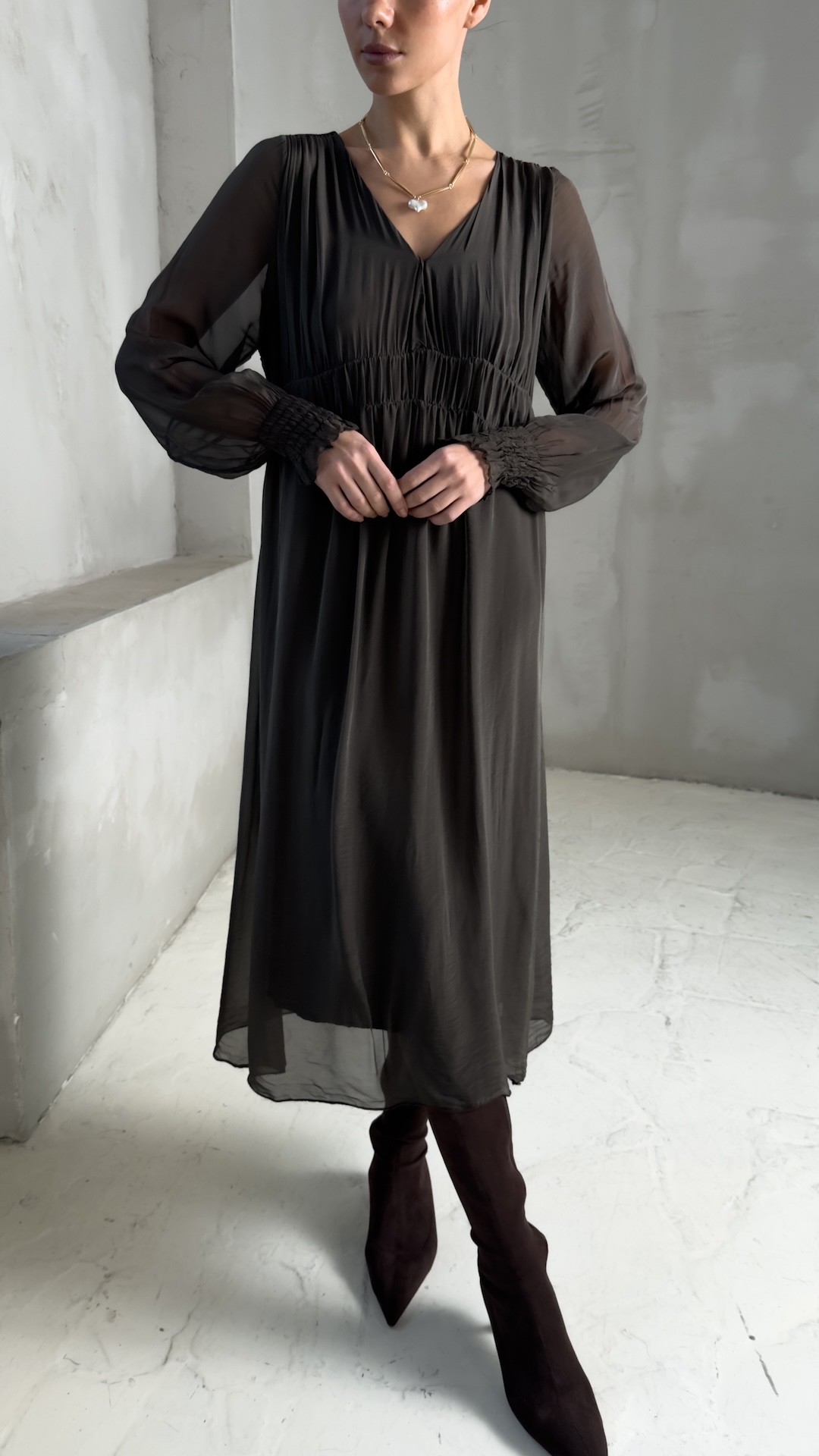 Платье из натурального шелка и вискозы