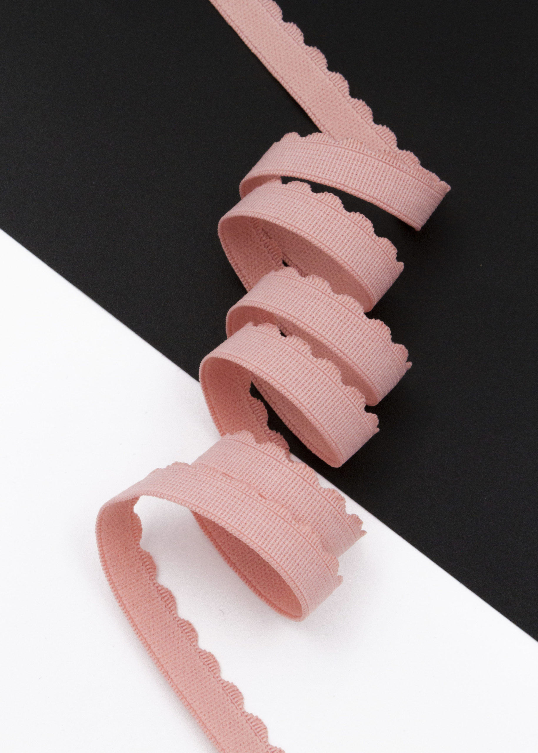 Резинка отделочная коралловый миндаль ажурная ширина 12 мм с учетом фестона