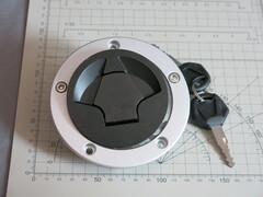 Крышка бензобака Kawasaki Z750 Z800 Z1000 Z1000SX ZX1000 Ninja 1000 ER650 ER6N ER6F EX400/650